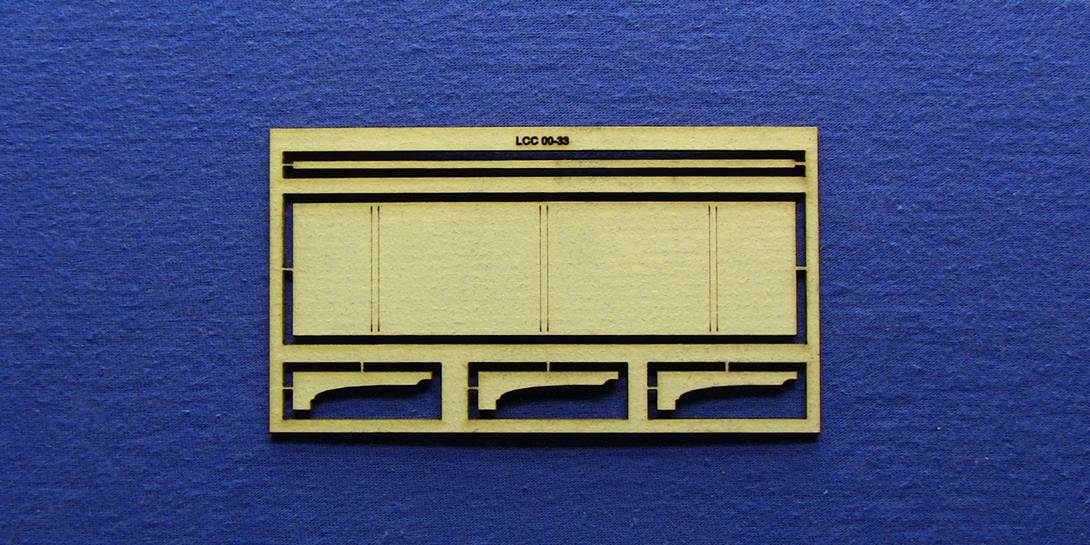 LCC 00-33 OO gauge oversized roof extension support Set of 1 99mm roof extension supports for oversized roofs.
